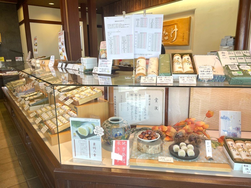 犬山土産　もちたけ本店の店内　栗羽二重