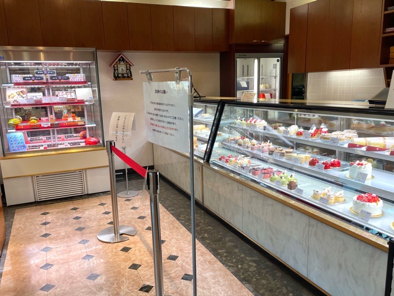 犬山ケーキ　洋菓子店　ル・スリジェダムール　店内