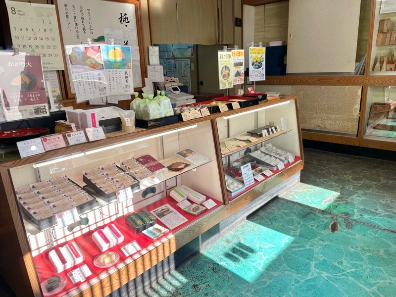 犬山和菓子　若松屋阡一の店内