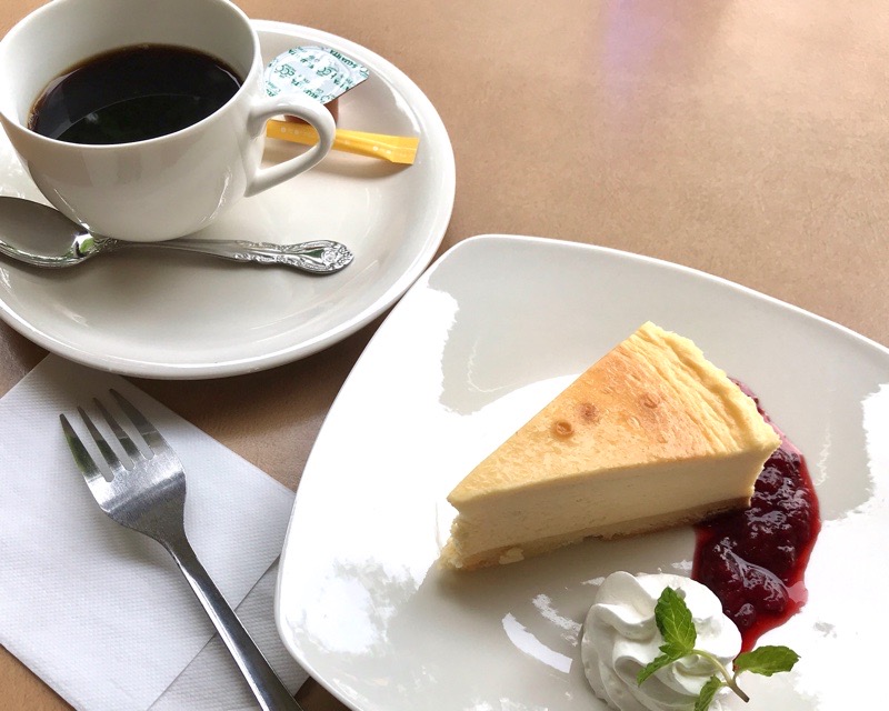 犬山　レイクサイド入鹿　ホテル　カフェでHAPPY SMILEのケーキ