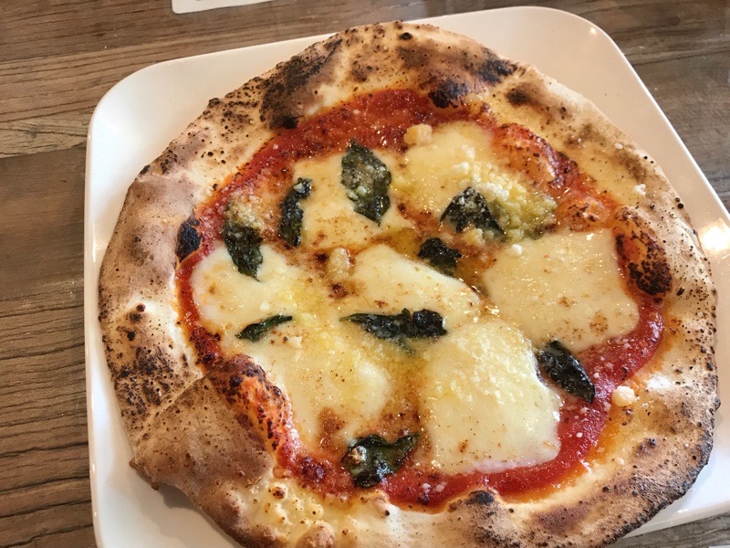 犬山イタリアン　ベースイタリアボッコ　凹ランチピザ