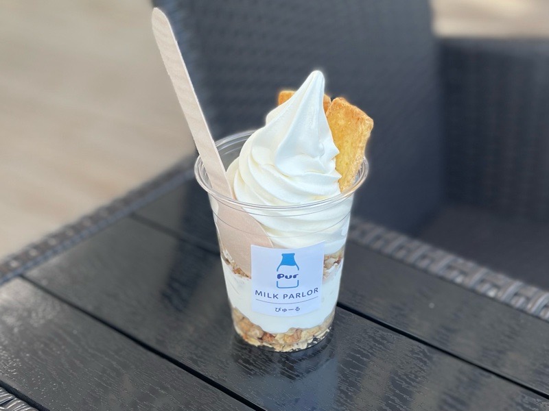 犬山カフェ　ミルクパーラーぴゅーるのソフトクリームパフェ