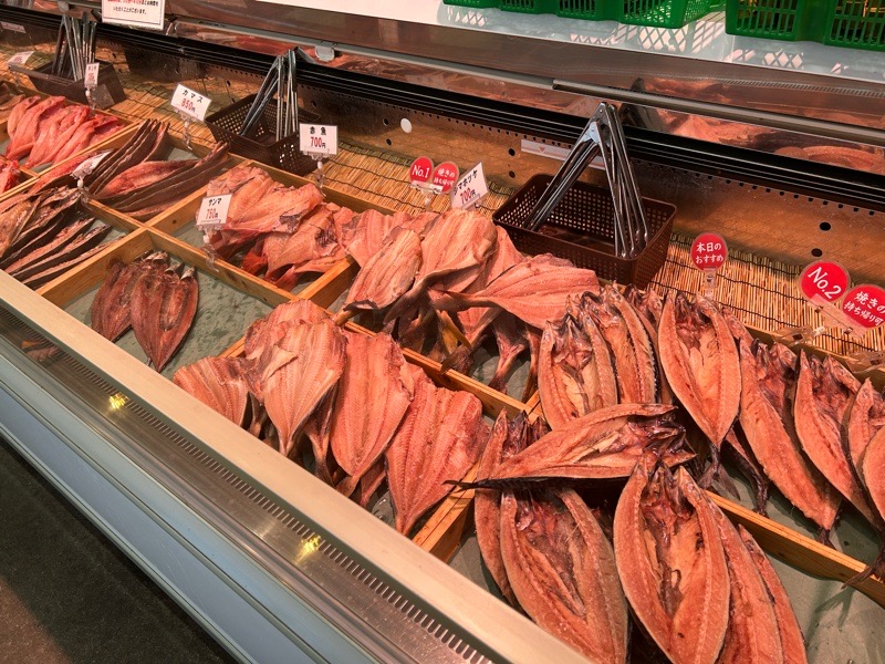 四日市ヒモノ食堂扶桑店の店内　品揃え