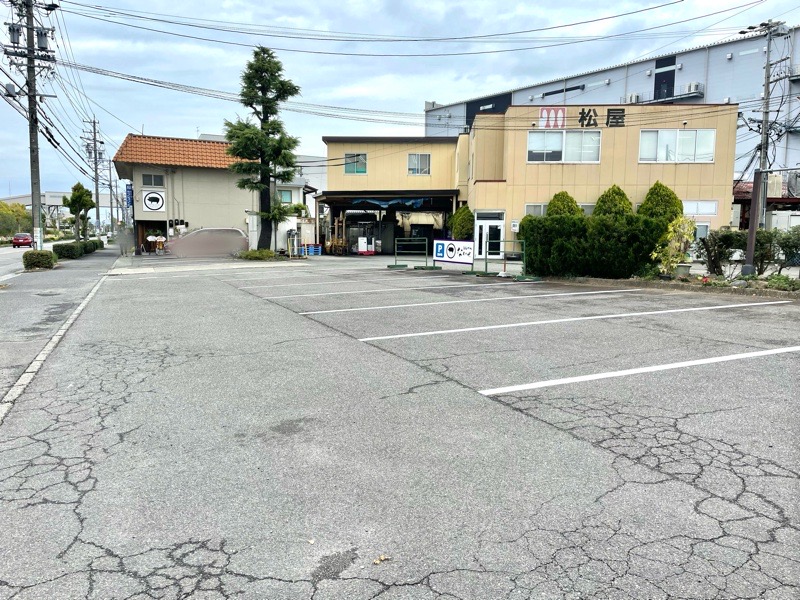 犬山ランチ　とんかつながせの駐車場