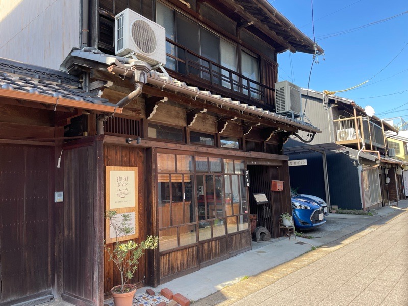 犬山カフェ　城下町の喫茶店　珈琲ボタンの外観