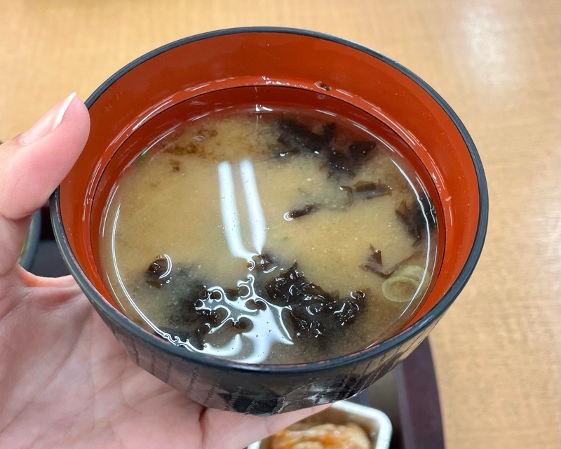岐阜県可児市　湯の華食堂で海鮮ランチ　定食や丼の味噌汁