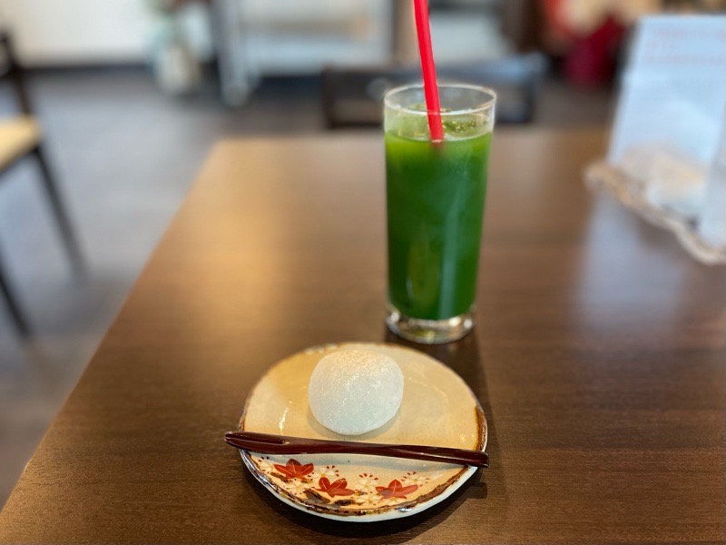 ココトモ茶屋犬山梅坪店　　大福餅とグリーンティー