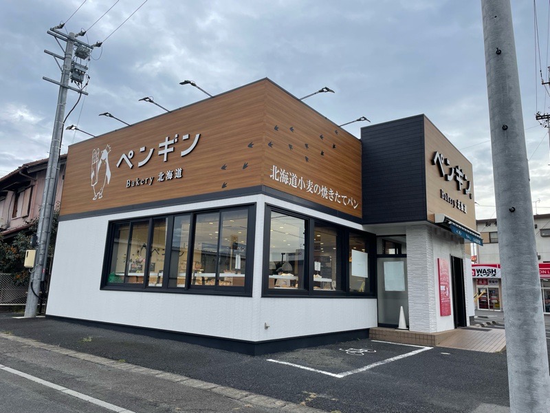 小牧パン　ペンギンベーカリー小牧口店の外観