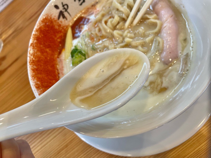 小牧ラーメン　神宮寺　鶏白湯らぁ麺　二層泡スープ