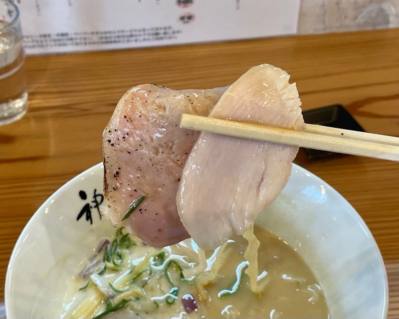 小牧ラーメン　神宮寺　鶏白湯らぁ麺　チャーシュー