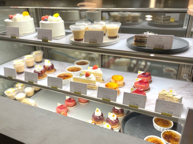 犬山ケーキ　パティスリールトワの店内のケーキ