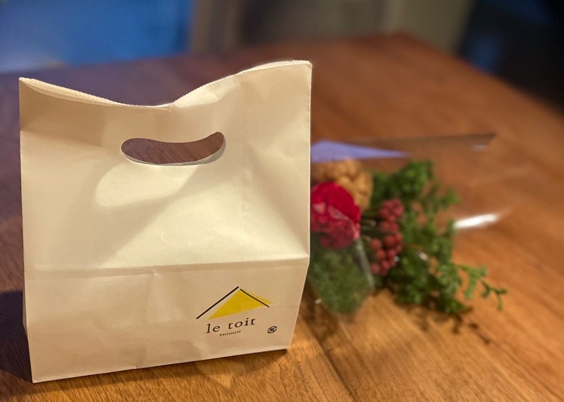 犬山ケーキ　パティスリールトワの焼き菓子と　ラリベルテのクリスマススワッグ