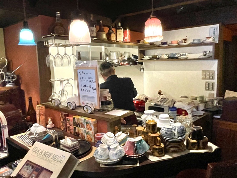 犬山城下町　カフェ＆バー河橋の店内
