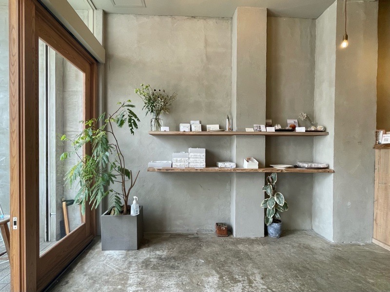 犬山城下町　菓子屋shirushiの店内