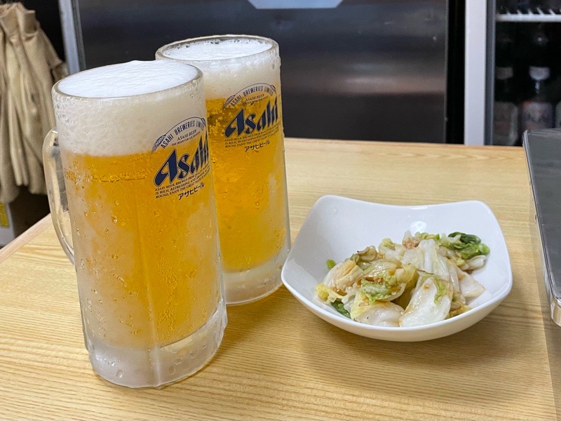 犬山駅西口　焼肉松屋の白菜漬とビール
