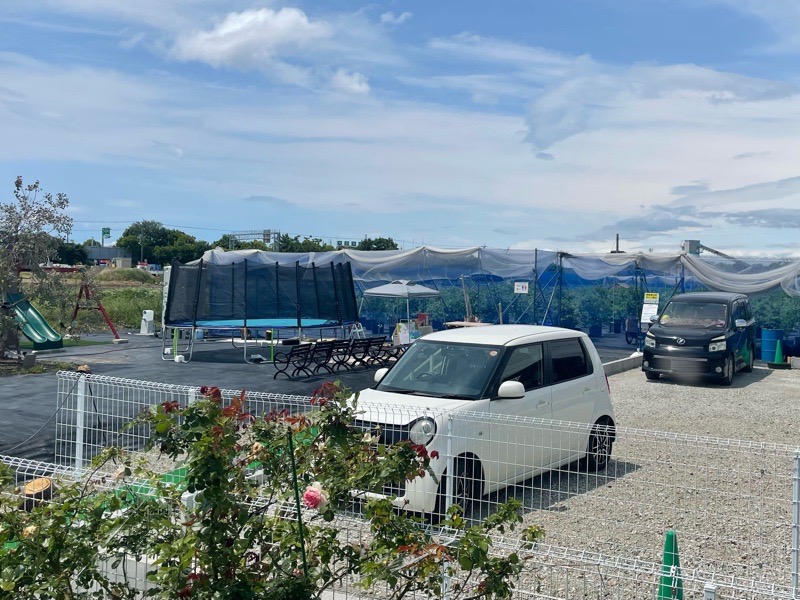 ブルーベリーパーク小牧　テラスカフェMitsubuchi　駐車場