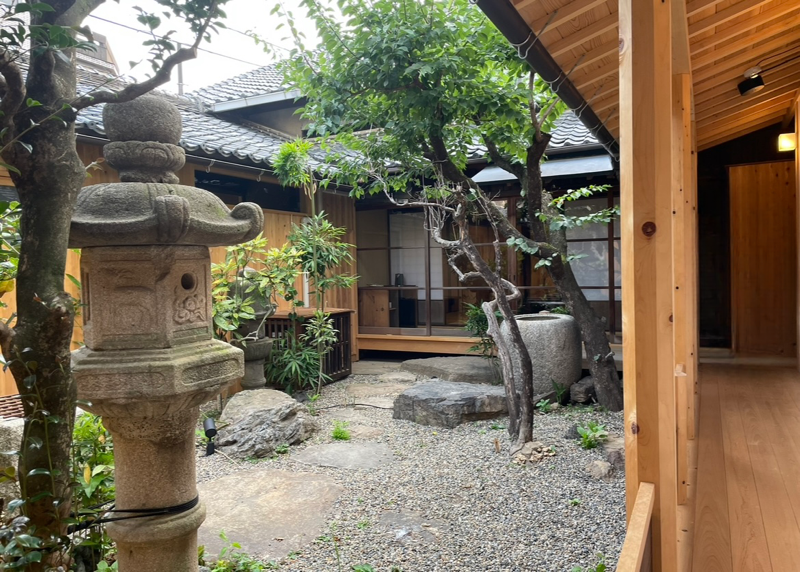 犬山城下町　古民家ホテル宿SHUKU　下本町棟の２０２の中庭