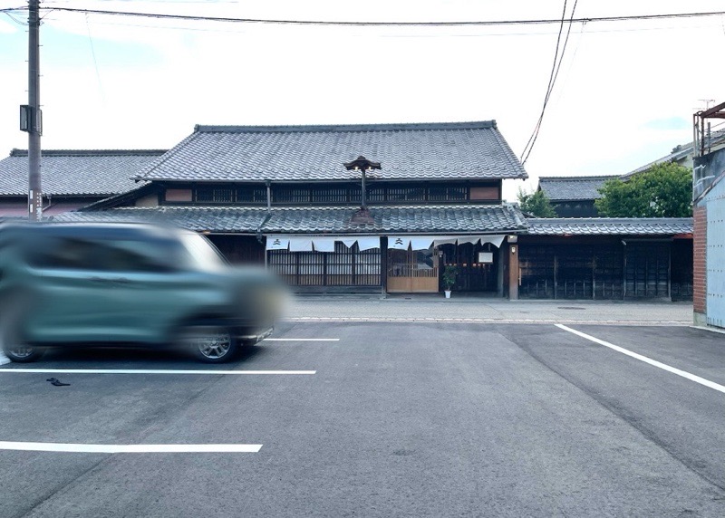 犬山城下町　古民家ホテル　宿SHUKUの駐車場