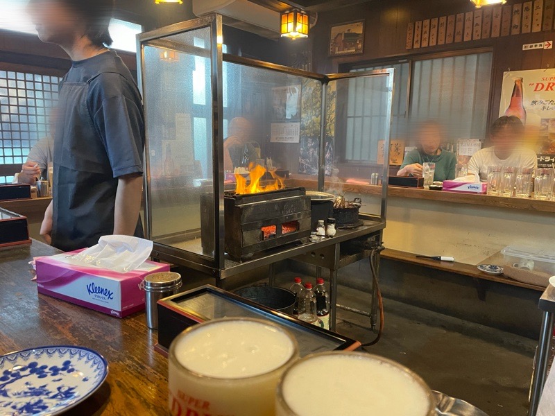 各務原鵜沼駅前　とん焼き　つたやの店内