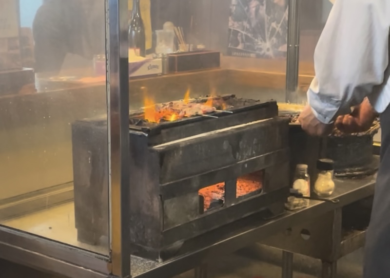 各務原市　とん焼きつたやの店内
