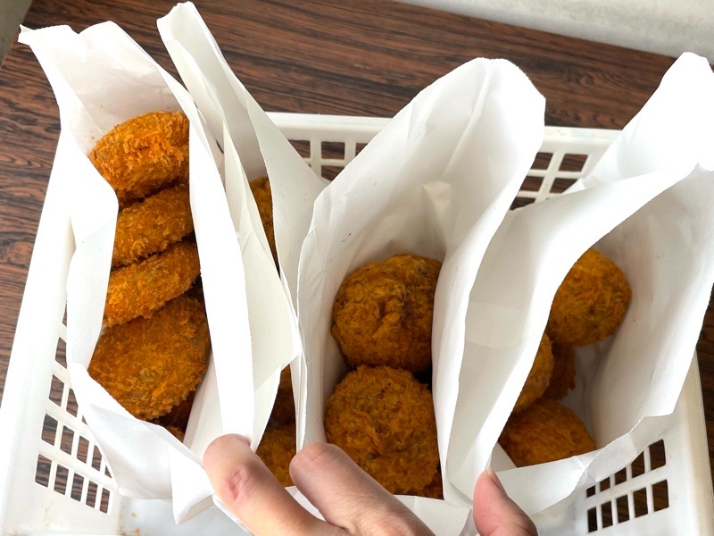 美濃加茂テイクアウト　精肉店　肉のかた山の丸メンチと牛コロッケ