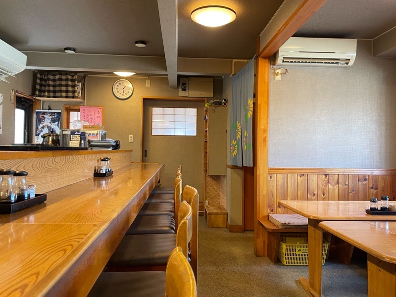 犬山ランチ　花のれんの店内