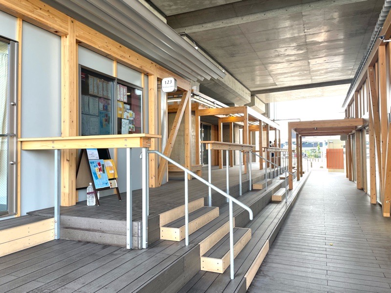 江南市　セルフカフェ布袋駅　高架下複合施設MOKUKICHI