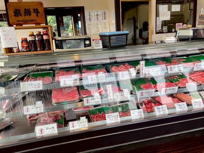 美濃加茂テイクアウト　精肉店　肉のかた山の店内