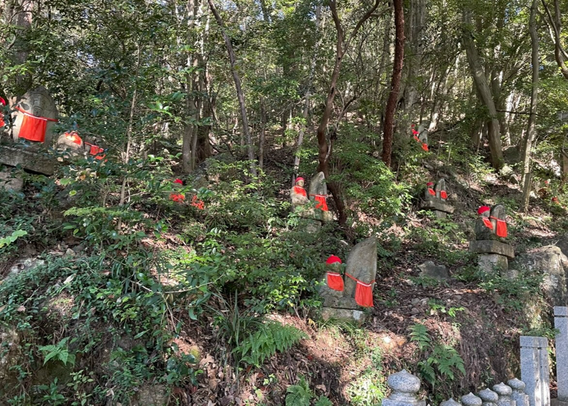 犬山寂光院 もみじ祭り もみじ寺の階段 お地蔵さん