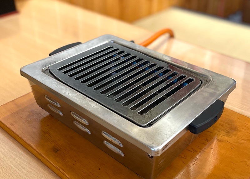 犬山焼肉　味楽のお肉　テーブルの焼き台