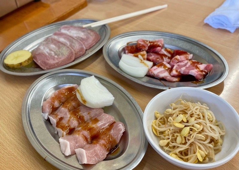 犬山焼肉　味楽のお肉やおつまみ