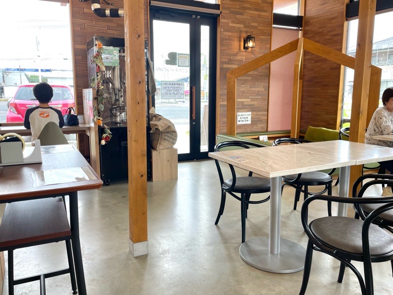 江南パン屋 ここカラ・パン 店内