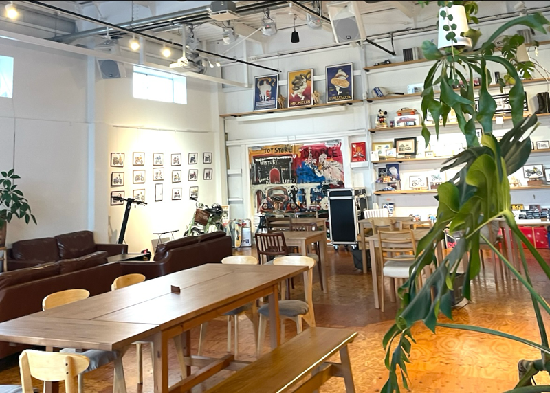 犬山カフェ　cafe＋αの店内　カフェプラスアルファ