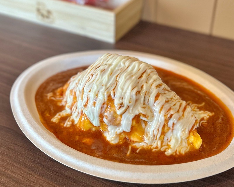 犬山城下町　とろ～り卵のオムライスさん太　飛騨牛バーグぱっかーんオムライス