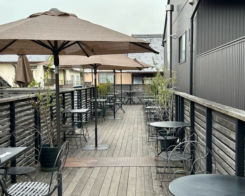 犬山城下町　森のマルシェ　テラス席