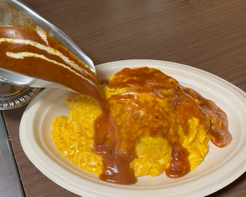 犬山城下町　とろ～り卵のオムライスさん太　飛騨牛バーグぱっかーんオムライス