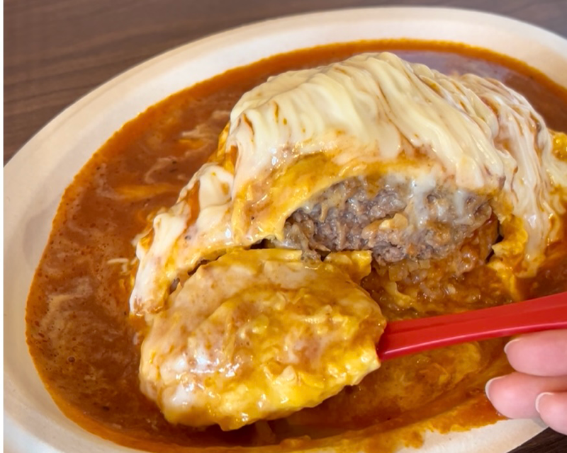 犬山城下町　とろ～り卵のオムライスさん太　飛騨牛バーグぱっかーんオムライス