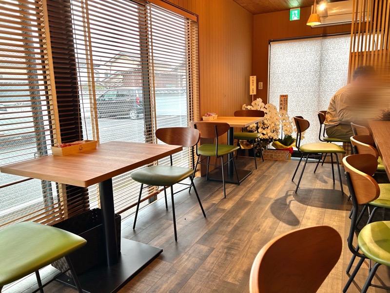 犬山城下町　とろ～り卵のオムライスさん太の店内