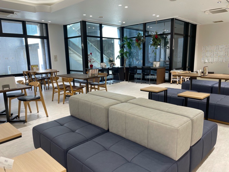 犬山カフェ　手話カフェ　ココトモカフェ　フロイデ店の店内