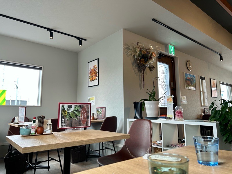 大口町カフェ　cafe la　famille　の店内