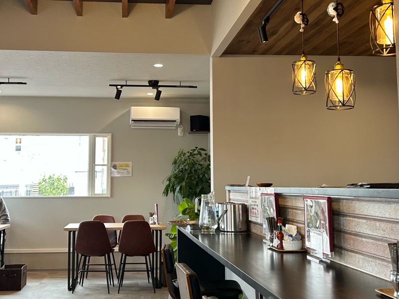 大口町カフェ　cafe la　famille　の店内