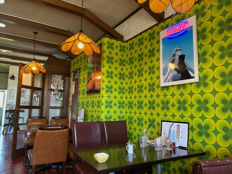一宮ランチ　喫茶ミントの壁　店内