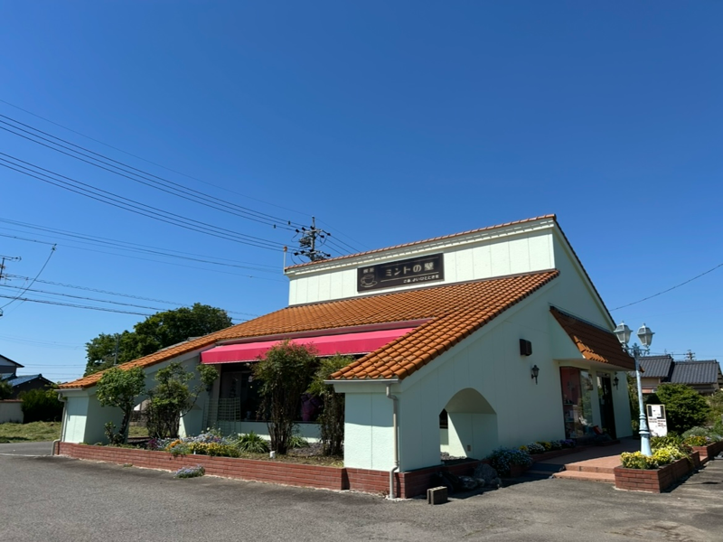 一宮喫茶店　ミントの壁の外観