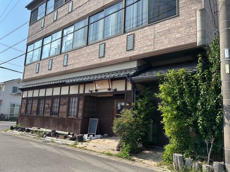 江南カフェ トムズコーヒーイノセント 外観