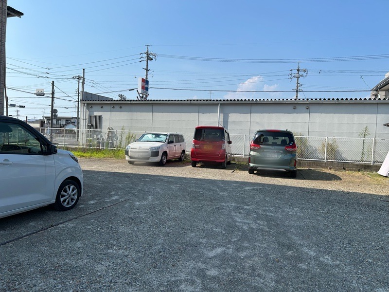江南カフェ トムズコーヒーイノセント 駐車場