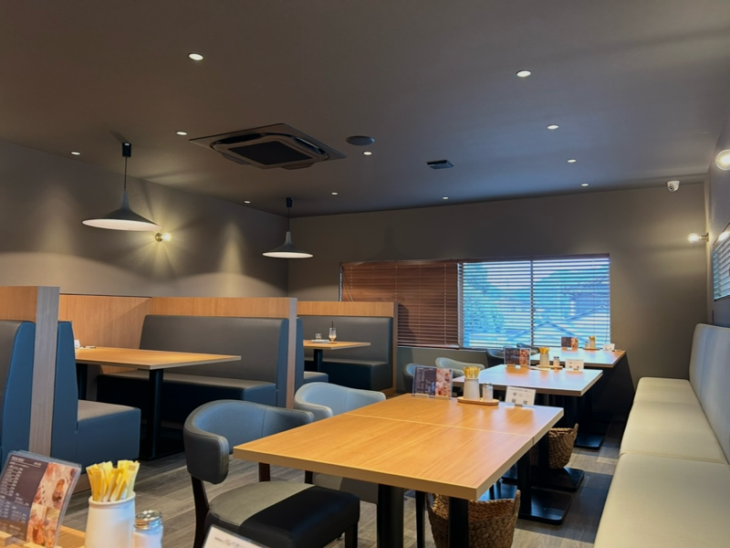 各務原市カフェ Glow.cafe グロウカフェの店内