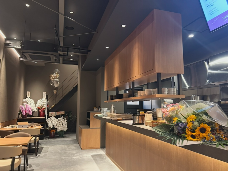 各務原市カフェ Glow.cafe グロウカフェの店内