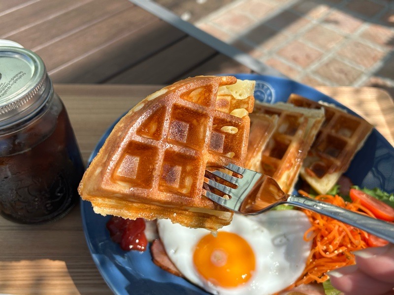 小牧カフェ マライカバザール レインボーカフェ ベーコンエッグワッフル