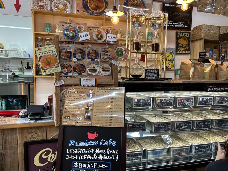 小牧カフェ マライカバザール レインボーカフェの店内