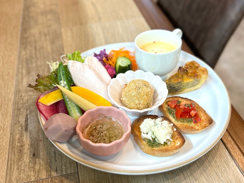小牧カフェ SOLAbyhanaria バーニャプレート付きパスタランチ